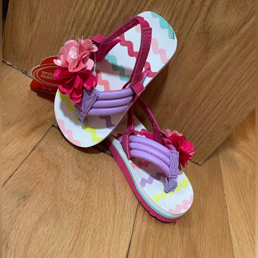 NWT toddler flip flops 5/6 - Picture 5 of 6